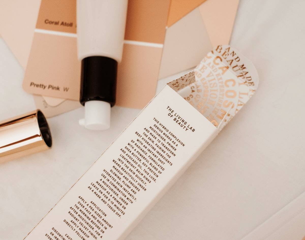 Before and after photos showing reduction in flakiness and redness after using deep moisture balm