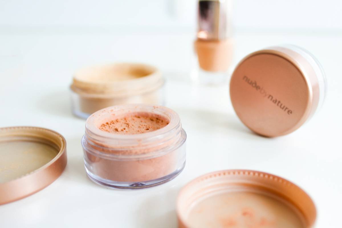 Infographic showing how face hydration balm reinforces skin barrier with layers: stratum corneum, natural moisturizing factors, ceramides, and occlusive seal from balm