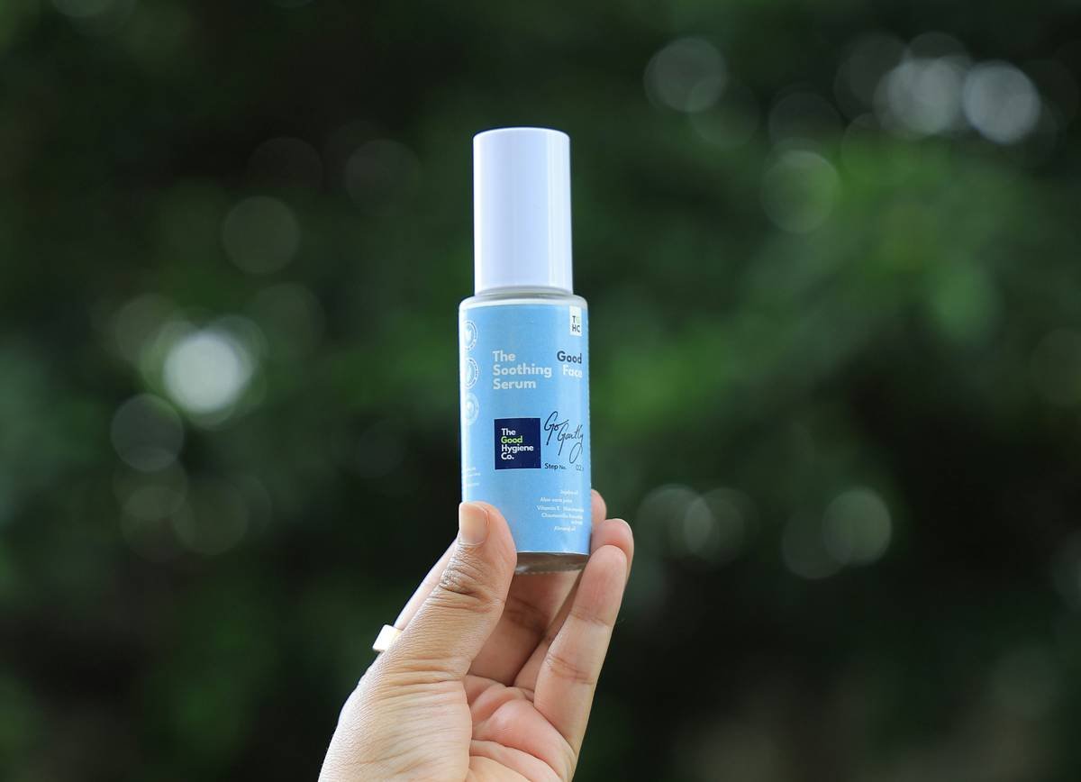 Infographic comparing daily hydrating balm vs. lotion vs. ointment: shows water content, occlusivity, and ideal use cases